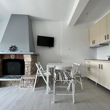 モラ・カリヴァ La Casa Al Mareアパートホテル エクステリア 写真